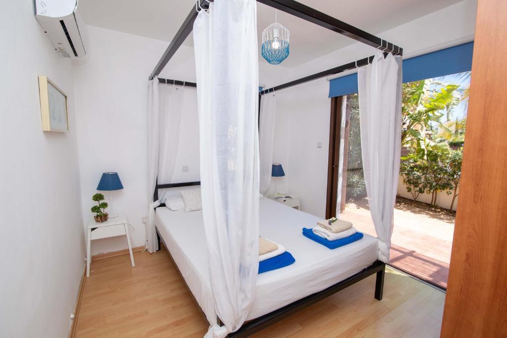 Айя-Напа: Villa Ionion 27