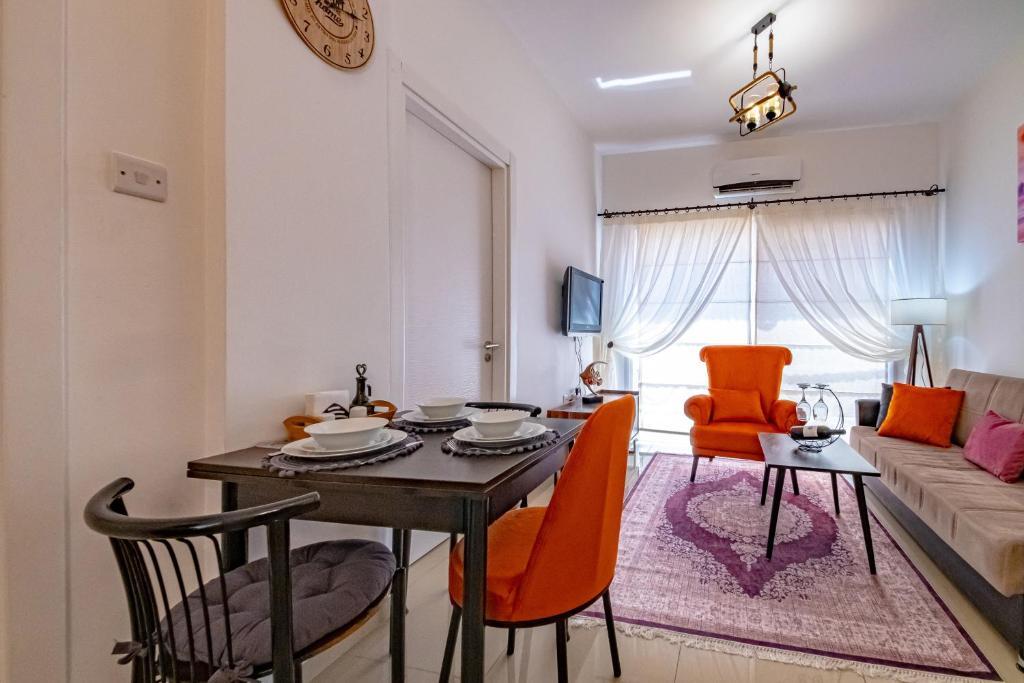 Алсанджак: Luxury One-Bedroom Apartment with Private Garden Lukomorye E3
