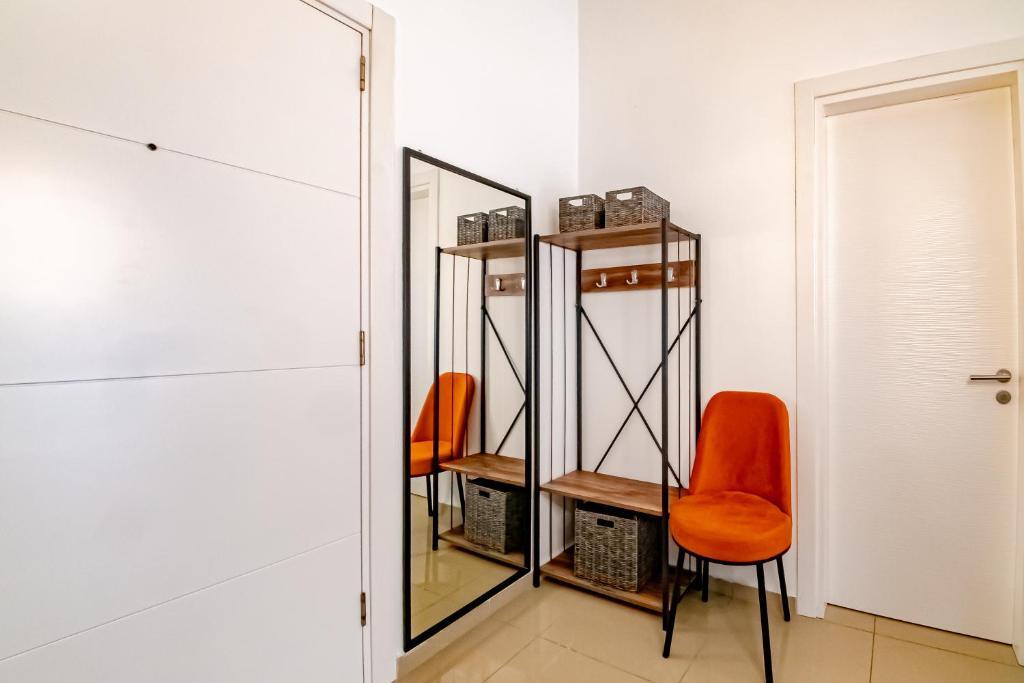 Алсанджак: Luxury One-Bedroom Apartment with Private Garden Lukomorye E3