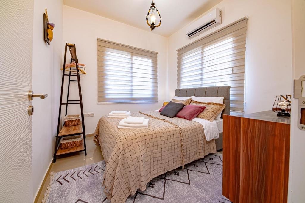 Алсанджак: Luxury One-Bedroom Apartment with Private Garden Lukomorye E3