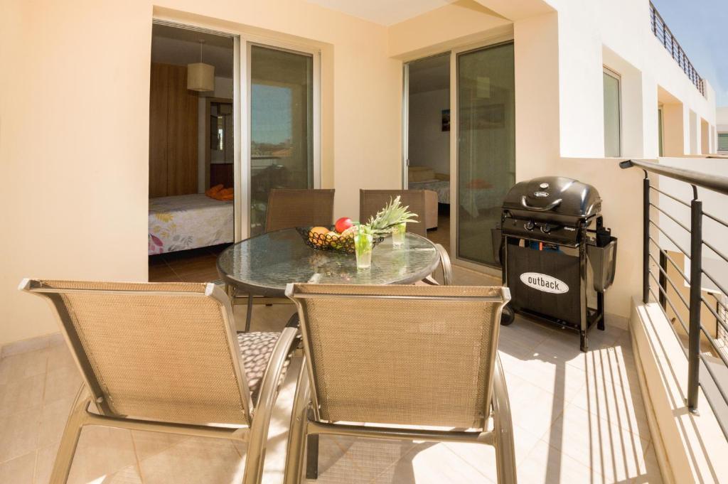 Паралимни: SEABREEZE APARTMENT 200m away from the sea