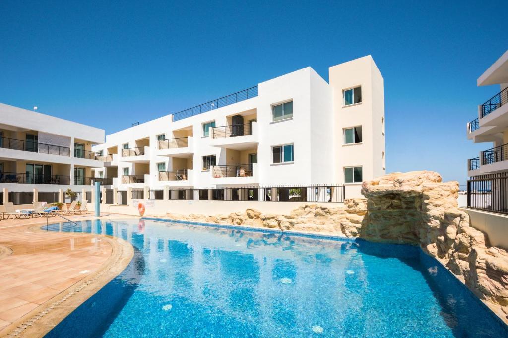 Паралимни: SEABREEZE APARTMENT 200m away from the sea