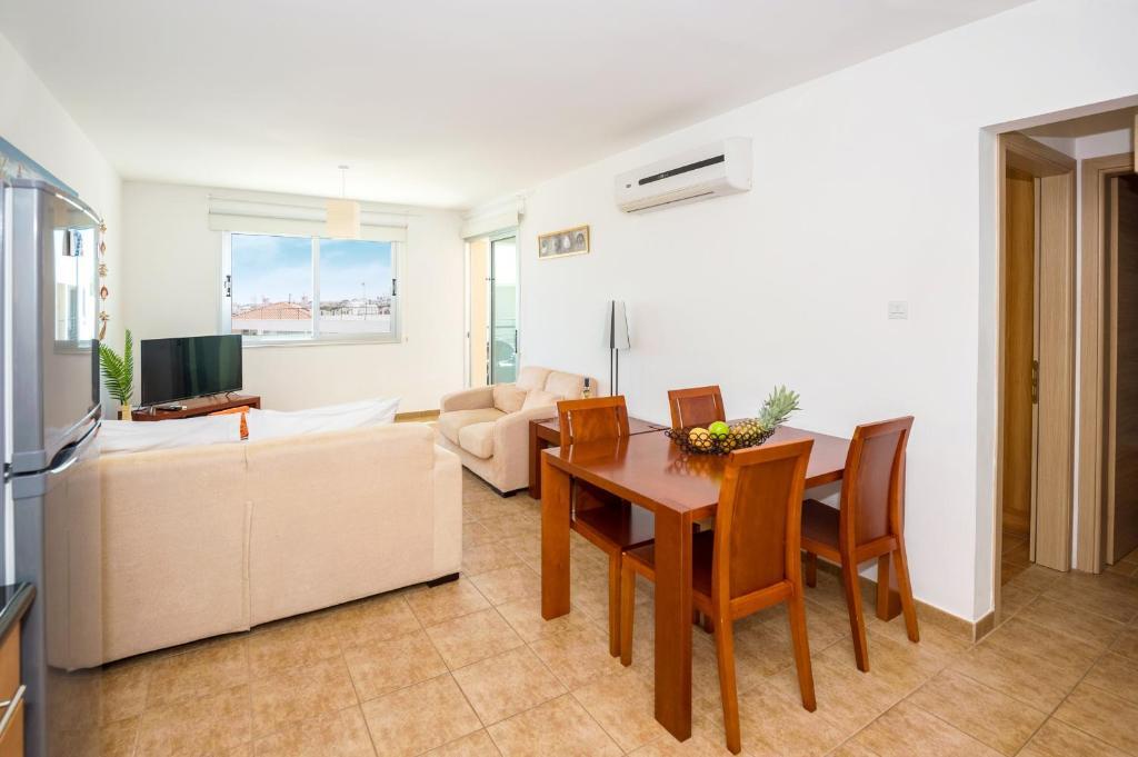 Паралимни: SEABREEZE APARTMENT 200m away from the sea