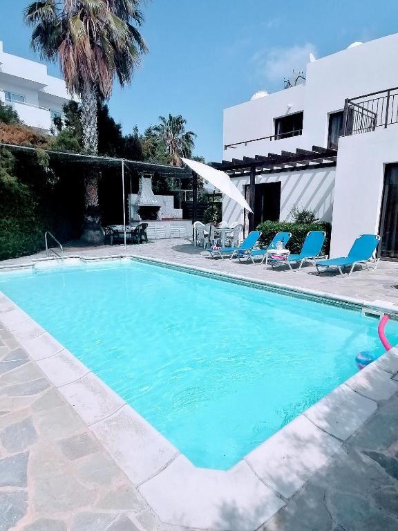 Киссонерга: Spacious 3 bedroom villa private pool
