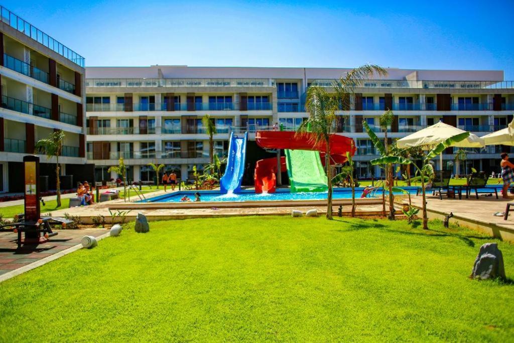 Авгору: Courtyard Long Beach Resort Nymph apartment