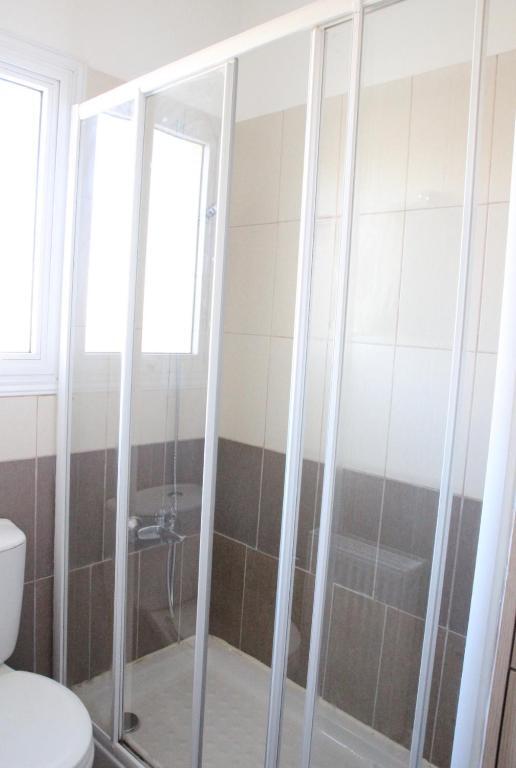 Паралимни: Lovely 2 bedroom ground floor apartment
