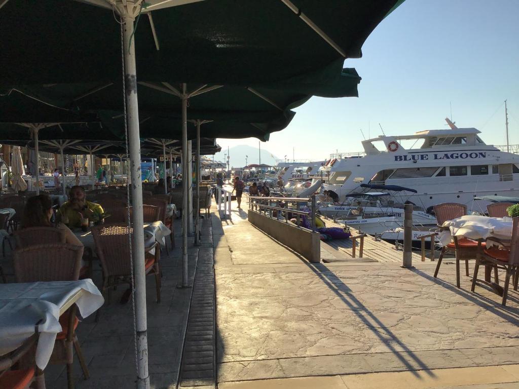 Стени: Pervolaris Cottages 2