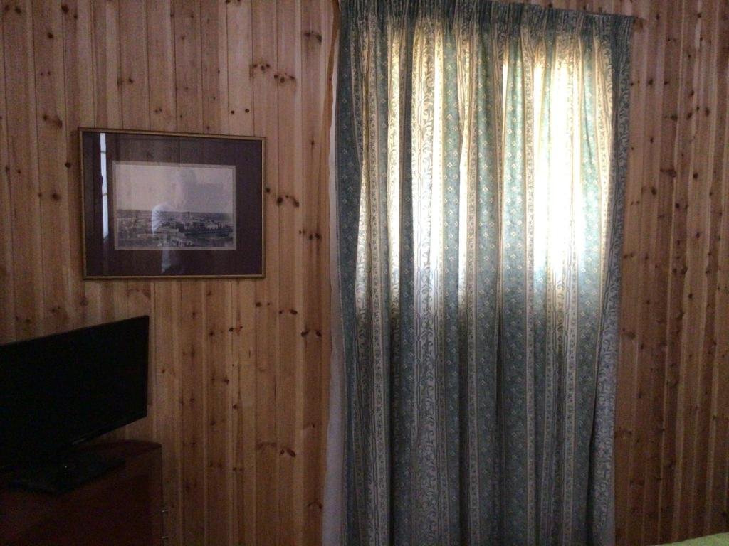 Стени: Pervolaris Cottages 2