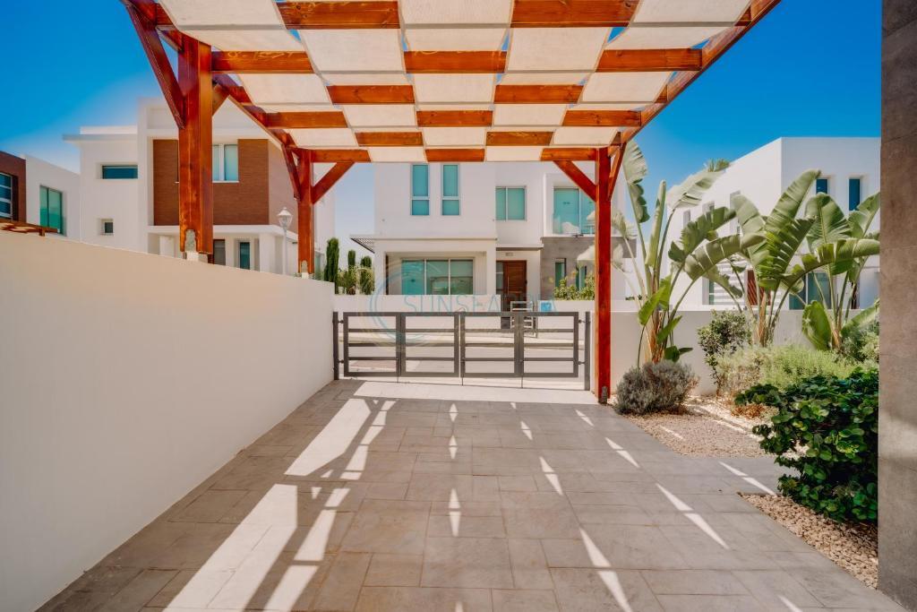Паралимни: Dream 3bdr villa with private pool near the beach!