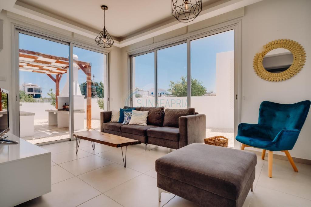 Паралимни: Dream 3bdr villa with private pool near the beach!