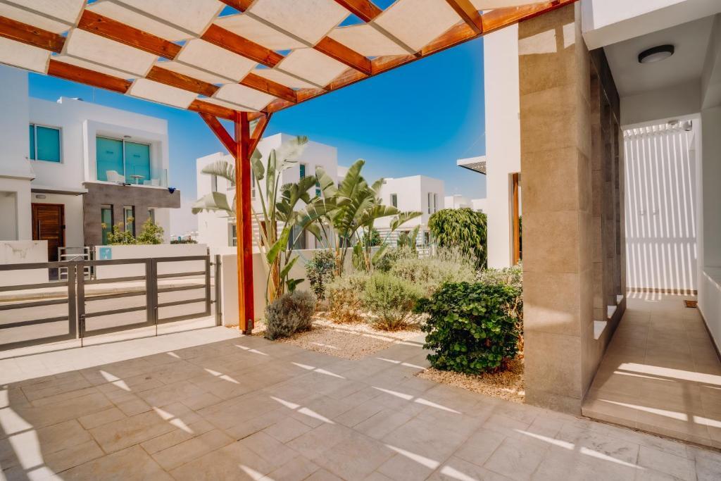 Паралимни: Dream 3bdr villa with private pool near the beach!