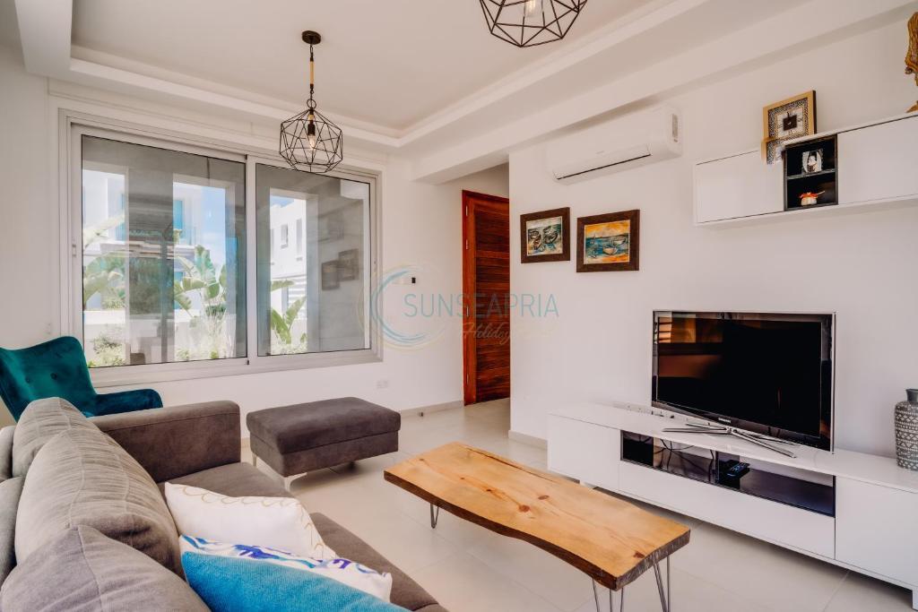 Паралимни: Dream 3bdr villa with private pool near the beach!