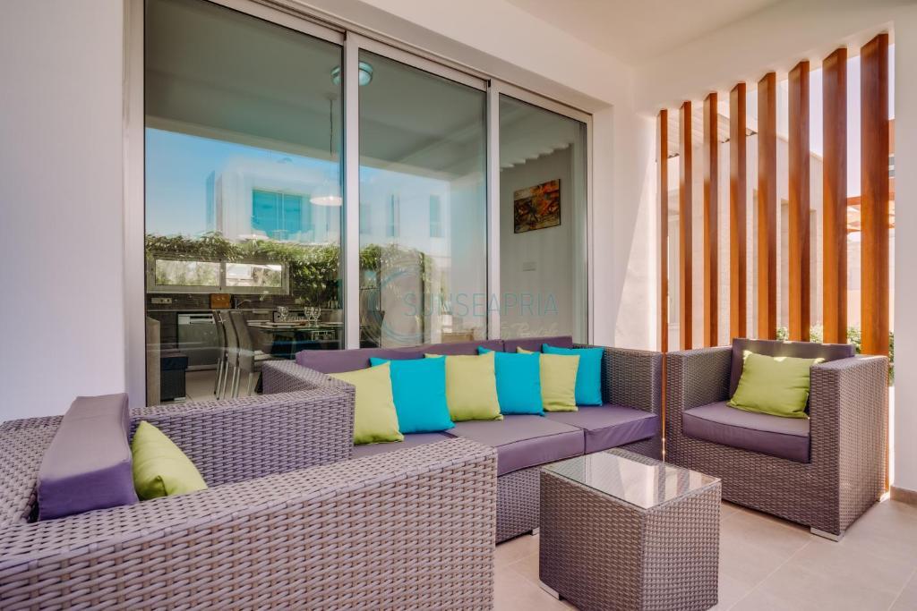 Паралимни: Dream 3bdr villa with private pool near the beach!