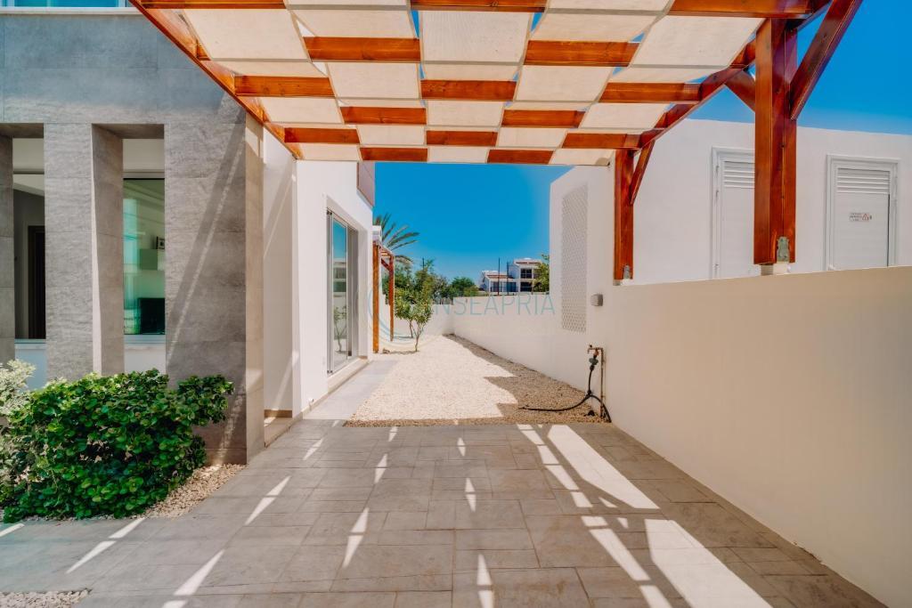 Паралимни: Dream 3bdr villa with private pool near the beach!