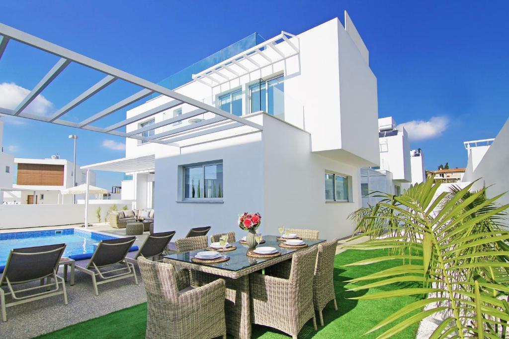 Айя-Напа: Villa Paradisia