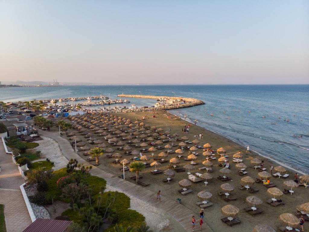 Ларнака: Lazuli Beachfront Apartment 254