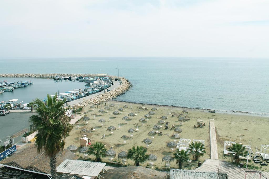 Ларнака: Lazuli Beachfront Apartment 254