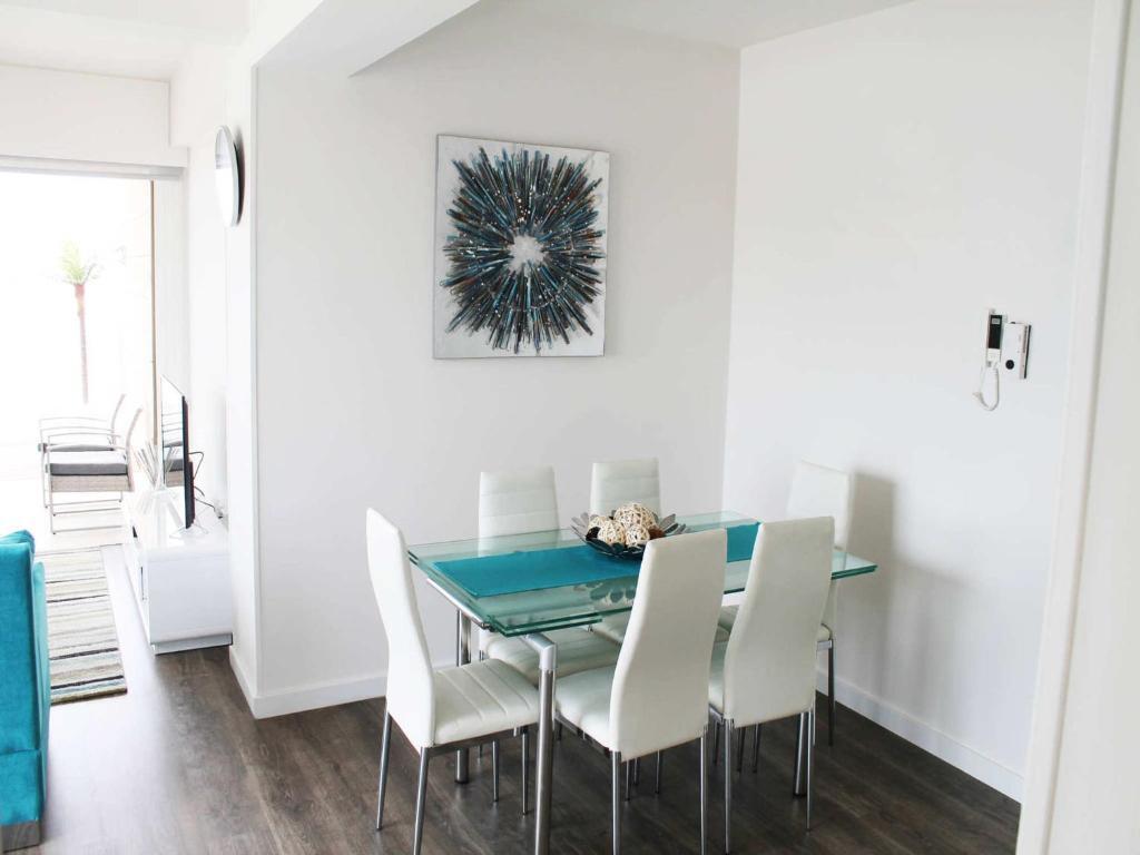 Ларнака: Lazuli Beachfront Apartment 254