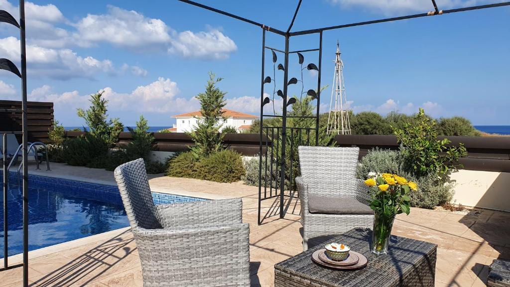 Паралимни: Dafni seaview villa 13
