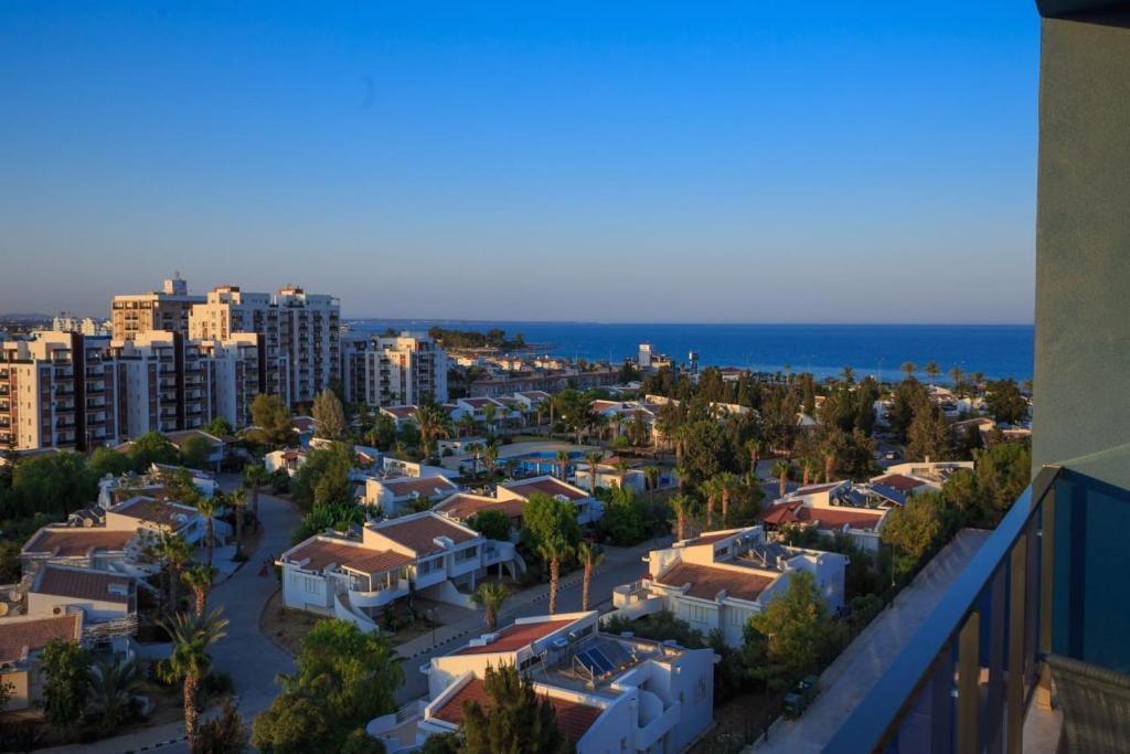 Авгору: Royal Life Residence Poseidon Studio