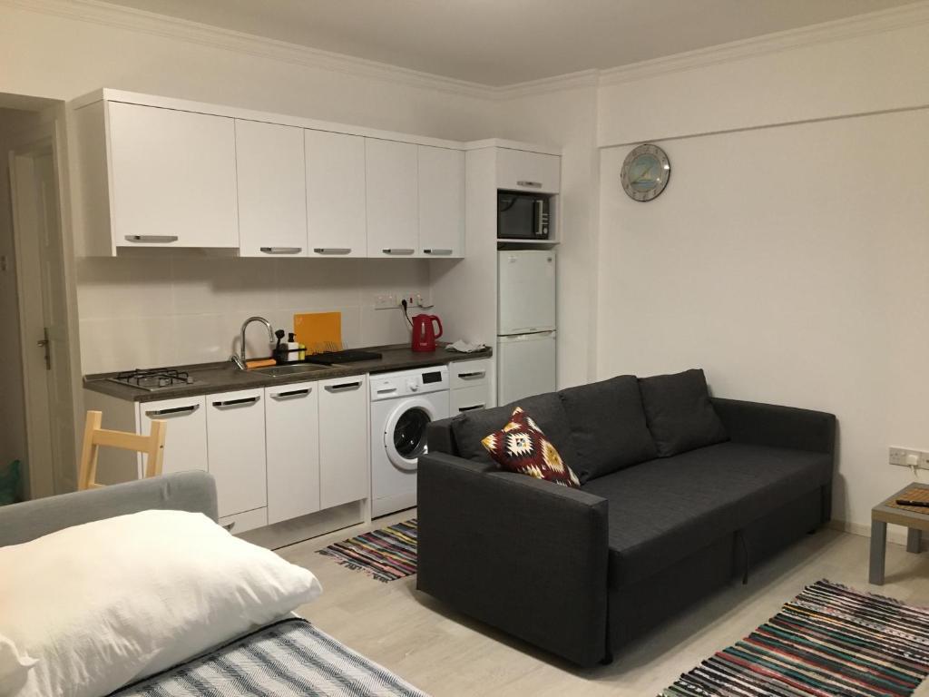 Авгору: Royal Life Residence Poseidon Studio