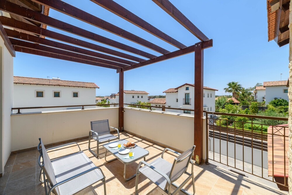 Айя-Напа: Kymma Villa 12