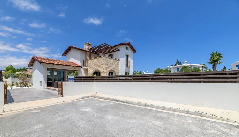 Айя-Напа: Kymma Villa 12