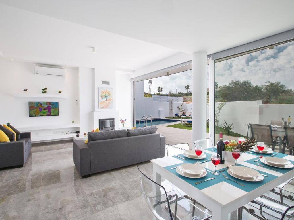 Протарас: Villa Olive Bronze Luxurious 2BDR with Pool Close to Protaras Strip and Beach