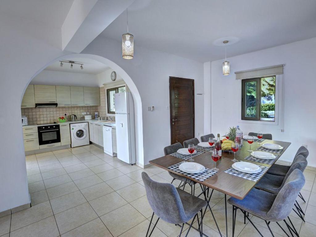 Протарас: Villa Protaras Paralia Spacious 4BDR Central Protaras Villa Close to Fig Tree Bay Beach