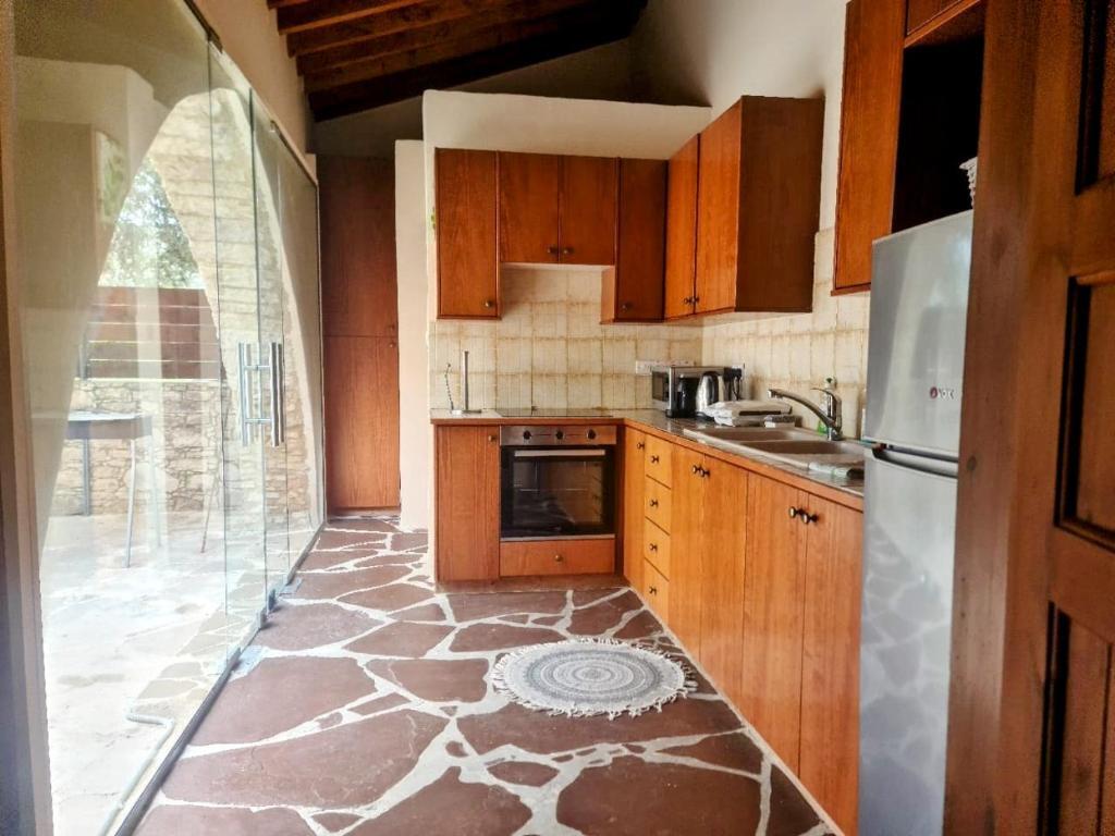 Какопетрия: The Stonehouse Suites