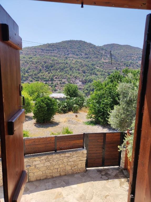 Какопетрия: The Stonehouse Suites