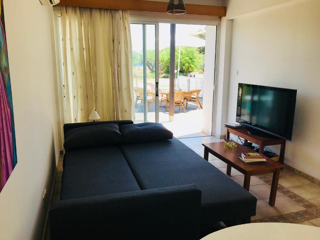 Перволия: Tonia's Beach Apartment