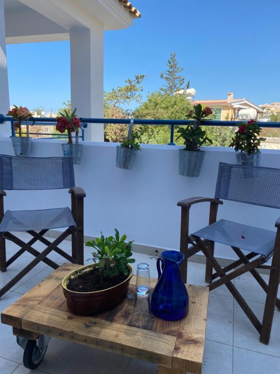 Retro n’ Boujee 1BR Apt with Pool and Balcony — фото 1
