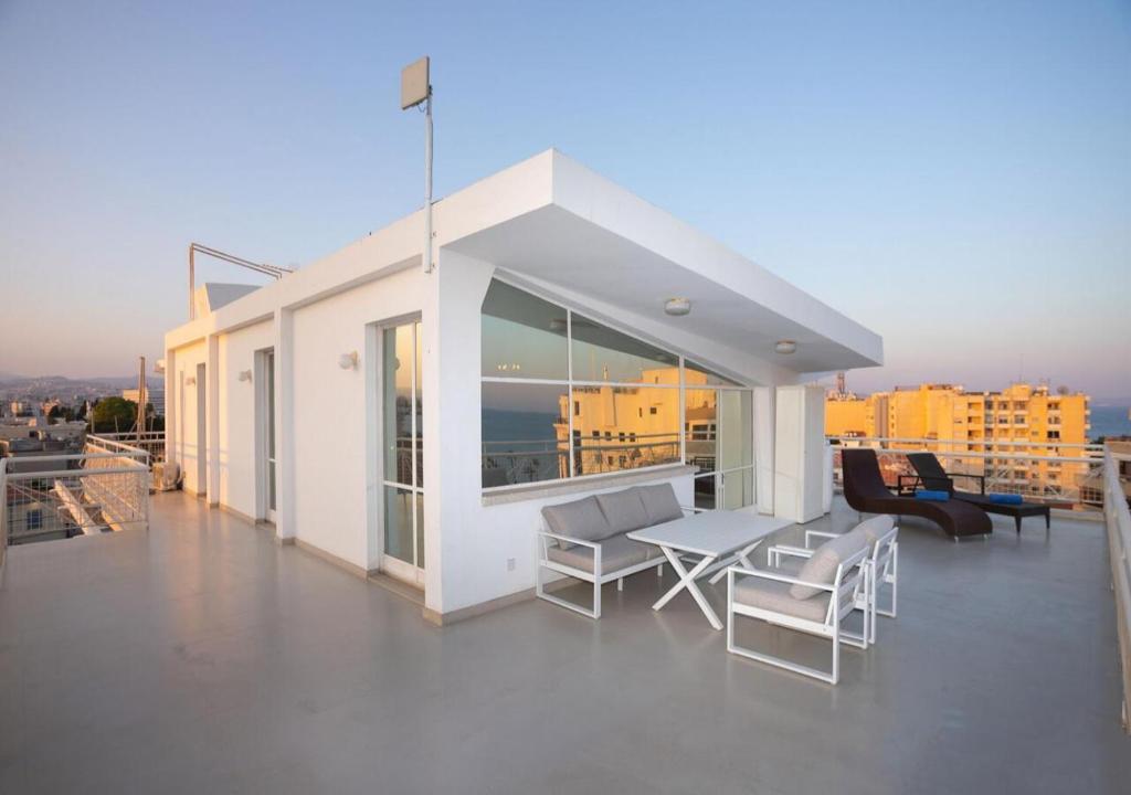 Лимассол: 1-80 Collection Penthouse by TrulyCyprus