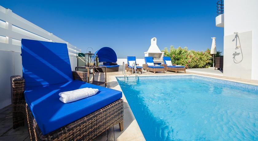 Паралимни: Oceanview Villa 180
