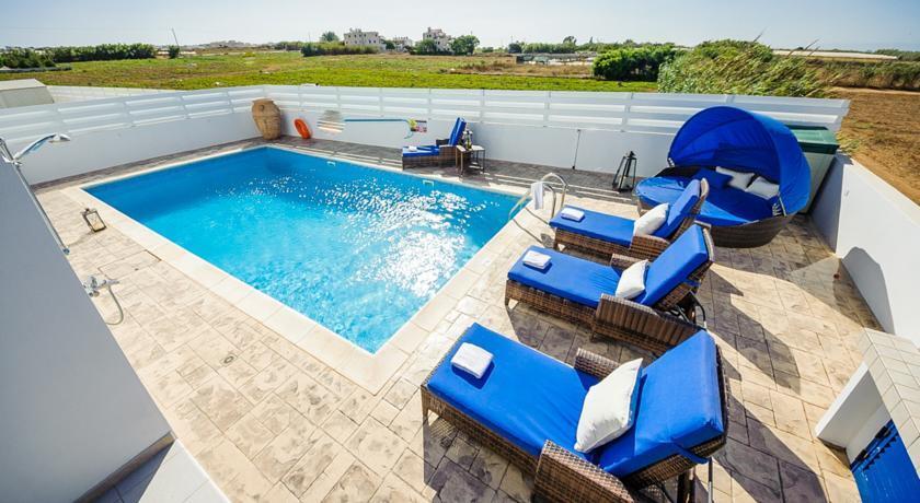 Паралимни: Oceanview Villa 180