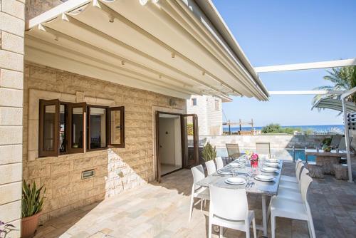 Паралимни: Imagine Your Family Renting a Luxury Holiday Villa Close To Paralimni’S Main Attractions, Paralimni Villa 1221
