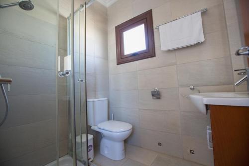 Паралимни: Imagine Your Family Renting a Luxury Holiday Villa Close To Paralimni’S Main Attractions, Paralimni Villa 1221