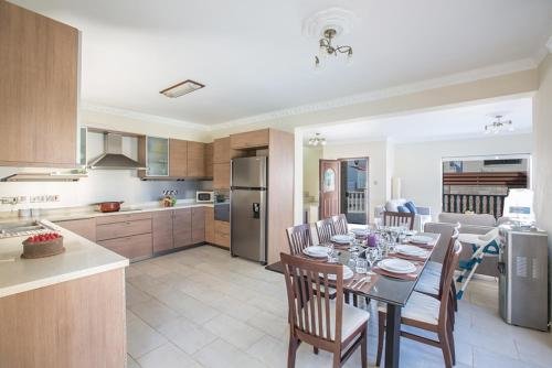 Паралимни: Imagine Your Family Renting a Luxury Holiday Villa Close To Paralimni’S Main Attractions, Paralimni Villa 1221
