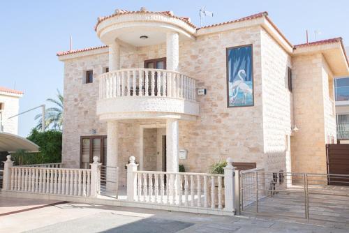 Паралимни: Imagine Your Family Renting a Luxury Holiday Villa Close To Paralimni’S Main Attractions, Paralimni Villa 1221