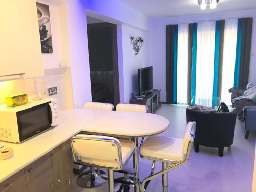 Паралимни: Luxury 2 Bed Apartment Next To the Beach