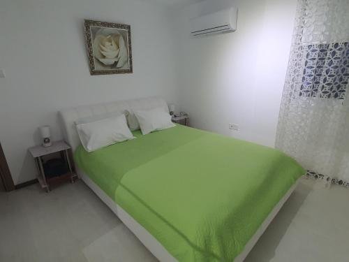 Паралимни: Luxury 2 Bed Apartment Next To the Beach