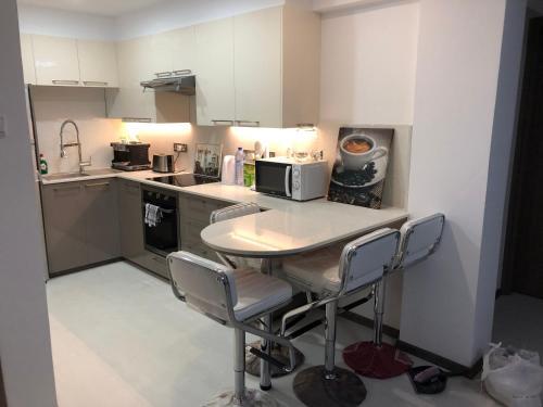 Паралимни: Luxury 2 Bed Apartment Next To the Beach