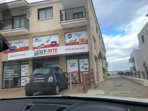 Паралимни: Luxury 2 Bed Apartment Next To the Beach