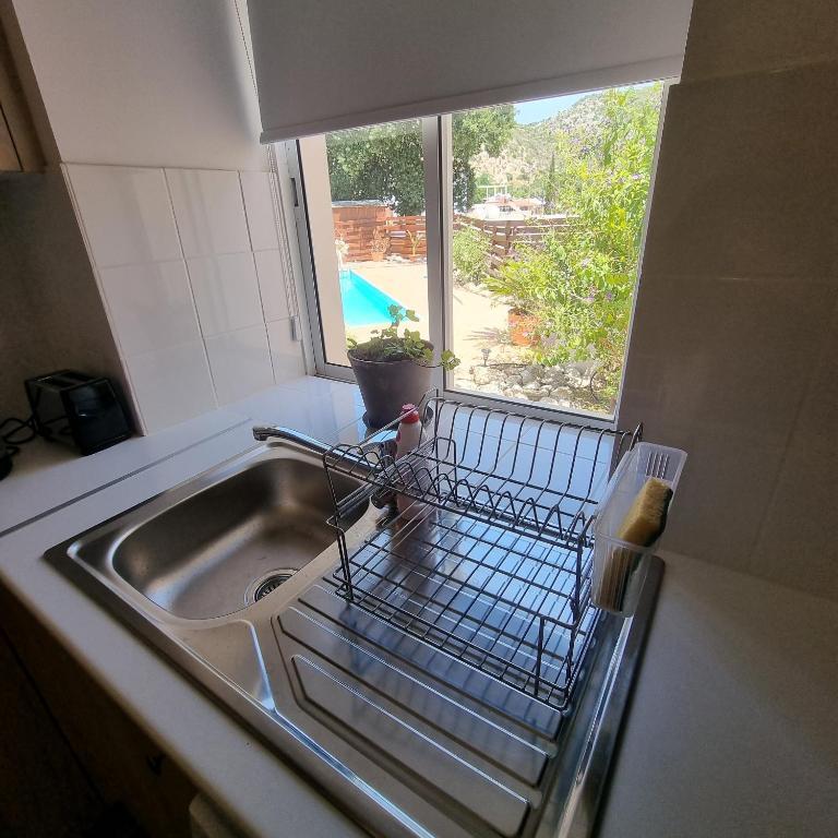 Стени: Potamos Private Suites (Adults Only)