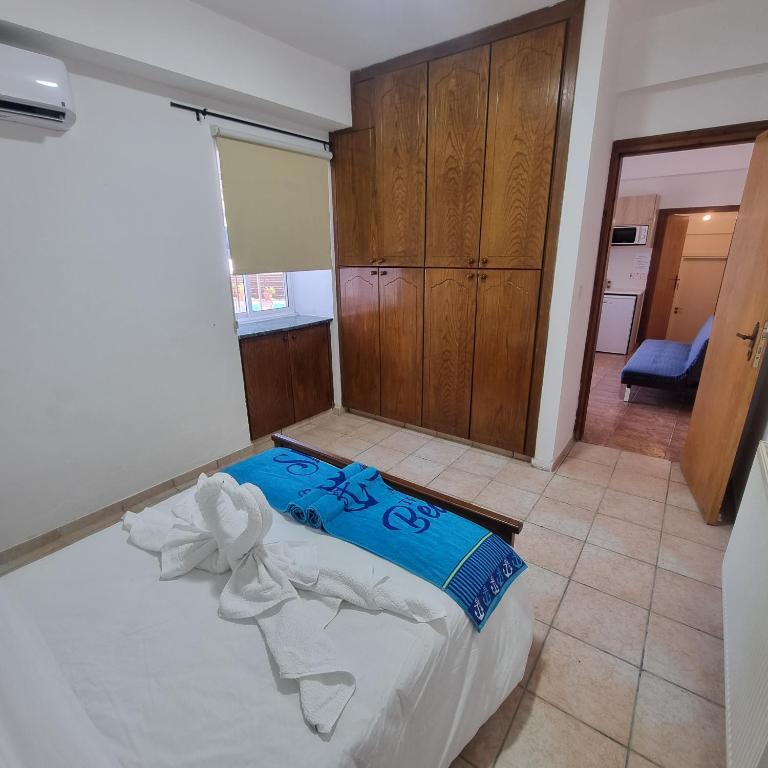 Стени: Potamos Private Suites (Adults Only)