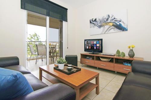 Паралимни: Mythicals Ground floor with garden 2 bed apartment