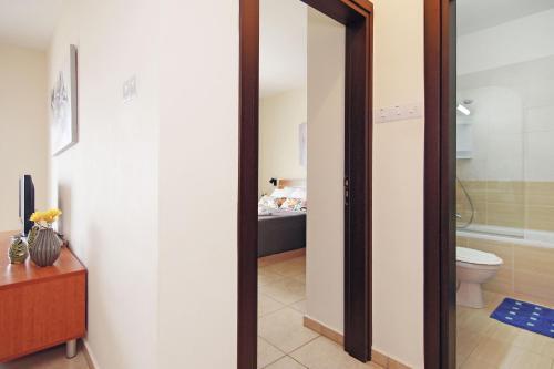 Паралимни: Mythicals Ground floor with garden 2 bed apartment