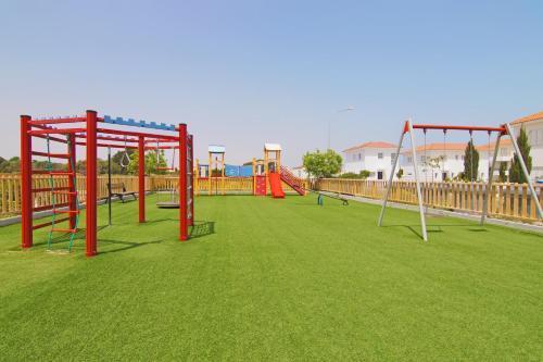 Паралимни: Mythicals Ground floor with garden 2 bed apartment