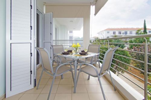 Паралимни: Mythicals Ground floor with garden 2 bed apartment